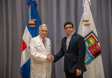 Alcalde Dío Astacio y el doctor José Joaquín Puello consolidan alianza para transformar la salud en Santo Domingo Este