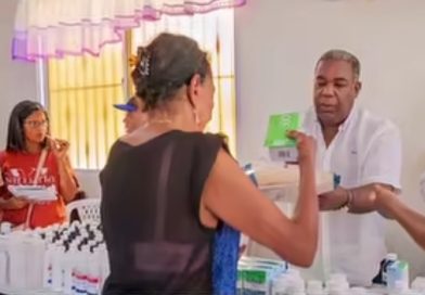 Tony Peña Guaba encabeza jornada social en Pantoja y lleva asistencia directa a decenas de familias