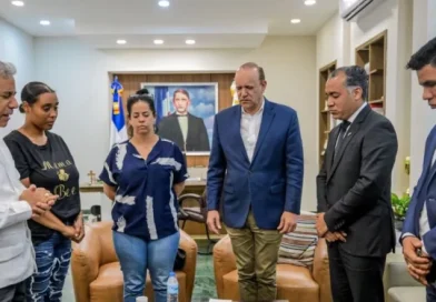 Alcalde de Santiago recibe familiares de joven perdió la vida a manos de una «turba»