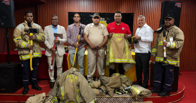 Concejal Falio Leyba-Martínez dona uniformes y equipos de salvamento al Cuerpo de Bomberos de Santo Domingo Este