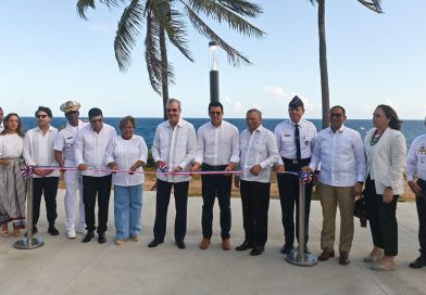 Presidente Abinader y ministro Collado inauguran segunda etapa del malecón de Santo Domingo Este.