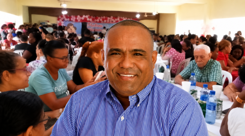 Miguel Fortuna celebra en grande el Día de las Madres en el Club Los Trinitarios