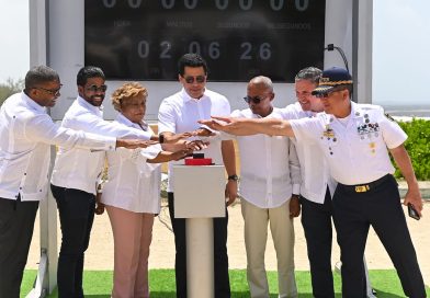 David Collado inicia el malecón Boca Chica y dos parques.